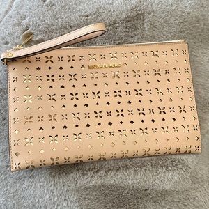 Gorgeous Michael Kors purse